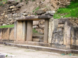 px Chavin de Huantar Portico de las Falconidas []